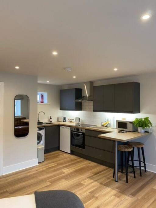 New Modern Studio Apartment Near To City Centre Salisbury Exterior photo