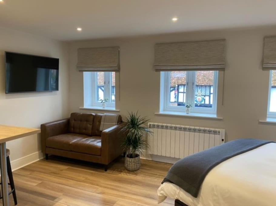 New Modern Studio Apartment Near To City Centre Salisbury Exterior photo