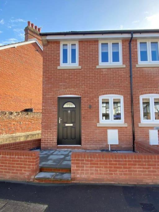 New Modern Studio Apartment Near To City Centre Salisbury Exterior photo